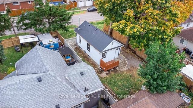 11 Perry St, House detached with 1 bedrooms, 2 bathrooms and 3 parking in St. Catharines ON | Image 13
