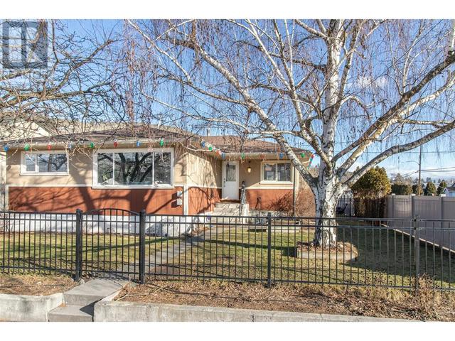 895 Walrod Street, House detached with 4 bedrooms, 2 bathrooms and 6 parking in Kelowna BC | Image 1