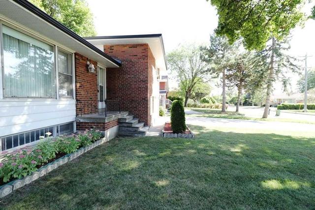 1771 Pharmacy Ave, House detached with 3 bedrooms, 2 bathrooms and 4 parking in Toronto ON | Image 4