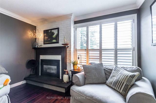 6 - 1572 Kerns Rd, Townhouse with 3 bedrooms, 3 bathrooms and 2 parking in Burlington ON | Image 2