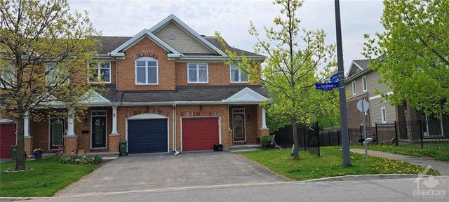 210 Stedman Street, Townhouse with 3 bedrooms, 3 bathrooms and 2 parking in Ottawa ON | Image 2