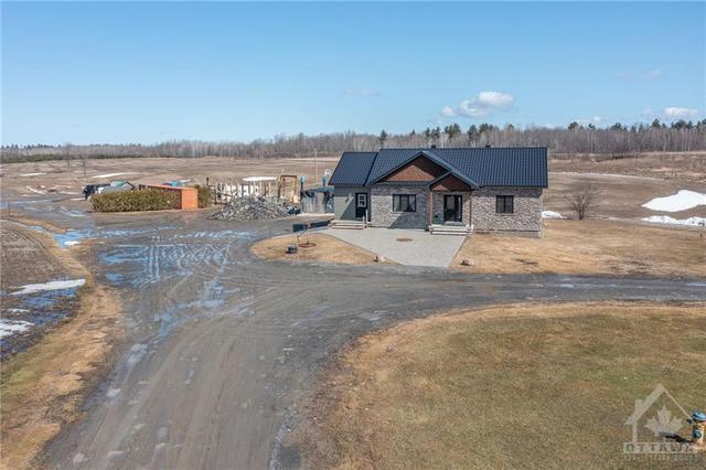 245 Concession 7 Road, House detached with 2 bedrooms, 3 bathrooms and 20 parking in Alfred and Plantagenet ON | Image 24