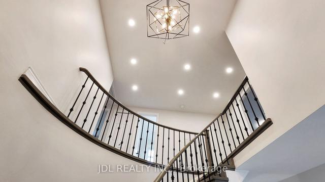 11 Hialeah Cres, House detached with 4 bedrooms, 4 bathrooms and 6 parking in Whitby ON | Image 8