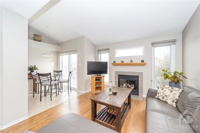 95 Gray Crescent, Townhouse with 3 bedrooms, 3 bathrooms and 3 parking in Ottawa ON | Image 10