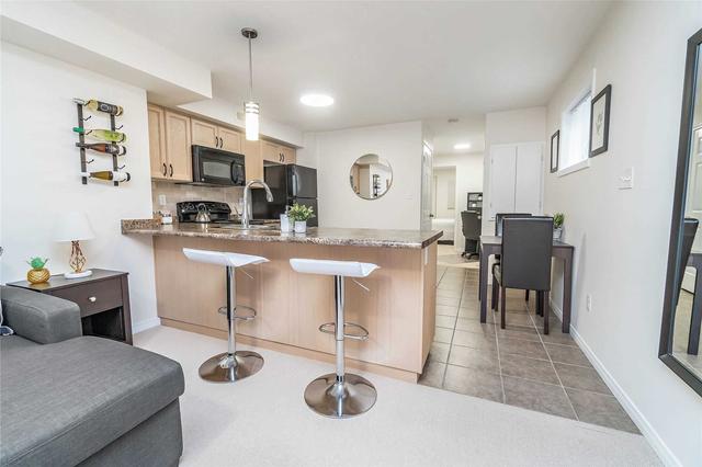 16 - 35 Mountford Dr, Condo with 1 bedrooms, 1 bathrooms and 1 parking in Guelph ON | Image 2