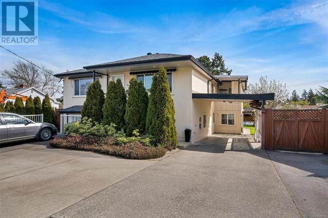 3905 Cedar Hill Rd, House detached with 5 bedrooms, 4 bathrooms and 4 parking in Saanich BC | Image 1