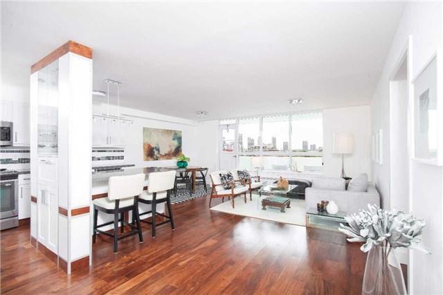 1012 - 45 Southport St, Condo with 2 bedrooms, 2 bathrooms and 1 parking in Toronto ON | Image 2