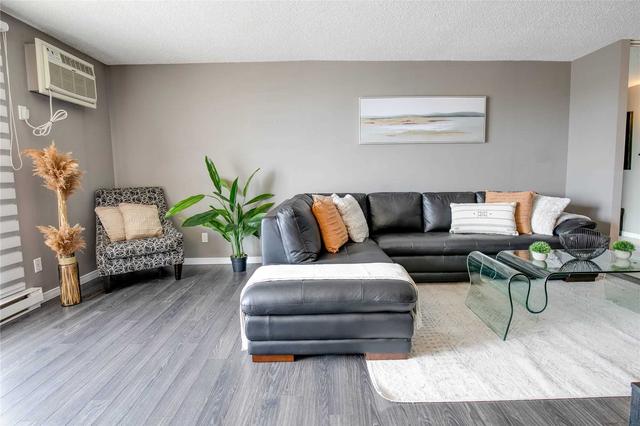 221 e - 9099 Riverside Dr, Condo with 1 bedrooms, 1 bathrooms and 1 parking in Windsor ON | Image 2