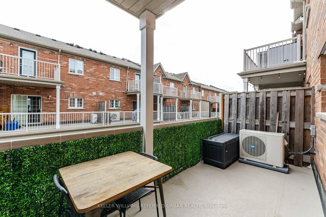 35 Philpott Gdns, Townhouse with 3 bedrooms, 3 bathrooms and 1 parking in Toronto ON | Image 6