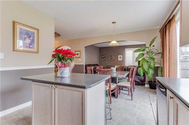 2 Ranger Cres, House detached with 4 bedrooms, 3 bathrooms and 4 parking in Brampton ON | Image 11