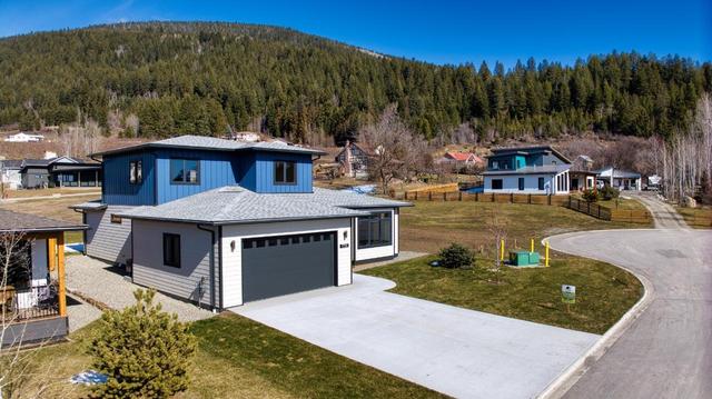 1728 Murdoch Street, House detached with 4 bedrooms, 3 bathrooms and null parking in Creston BC | Image 24
