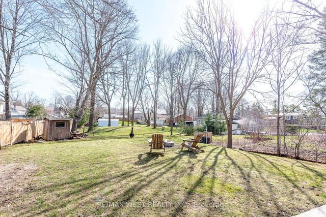 103 Nappadale St, House detached with 2 bedrooms, 1 bathrooms and 4 parking in Kawartha Lakes ON | Image 3