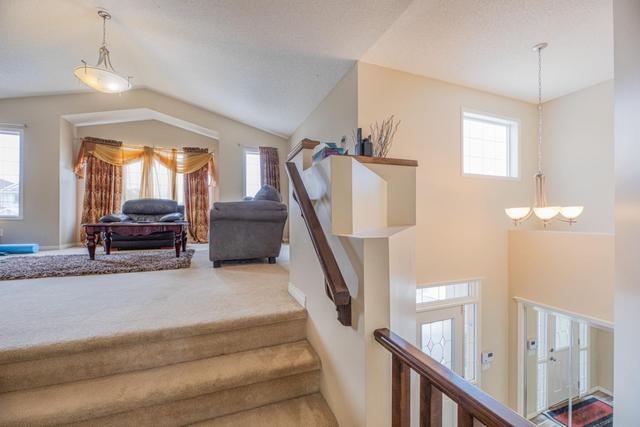14 Pantego Way Nw, House detached with 5 bedrooms, 3 bathrooms and 4 parking in Calgary AB | Image 2