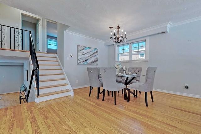 63 Maplewood Rd, House detached with 4 bedrooms, 2 bathrooms and 6 parking in Mississauga ON | Image 4