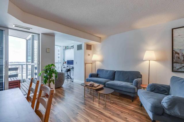 503 - 208 Queens Quay W, Condo with 2 bedrooms, 2 bathrooms and 1 parking in Toronto ON | Image 10