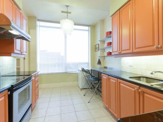 Gph 33 - 3888 Duke Of York Blvd, Condo with 3 bedrooms, 3 bathrooms and 3 parking in Mississauga ON | Image 9