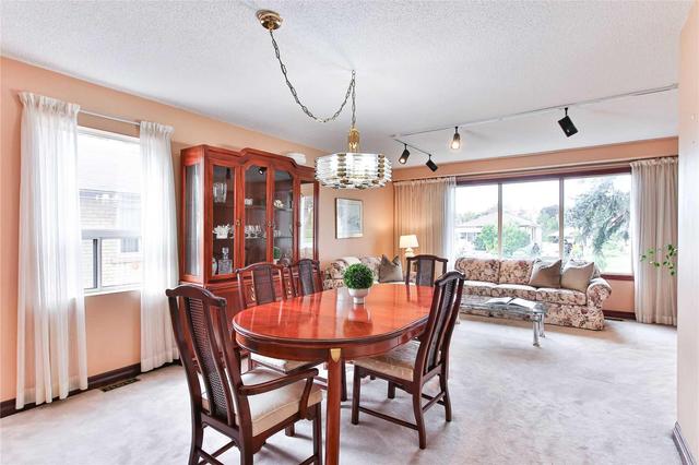 41 Lupin Dr, House detached with 4 bedrooms, 4 bathrooms and 4 parking in Toronto ON | Image 7
