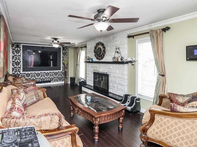 6 Butlers Crt, House detached with 5 bedrooms, 4 bathrooms and 9 parking in Brampton ON | Image 2