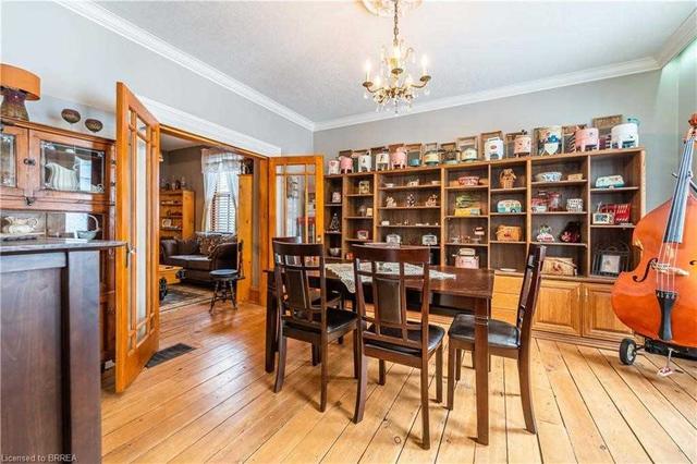 61 Capron St, House detached with 3 bedrooms, 2 bathrooms and 4 parking in Brant ON | Image 14