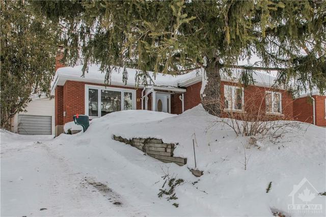 11 Sumac Street, House detached with 3 bedrooms, 2 bathrooms and 4 parking in Ottawa ON | Image 3