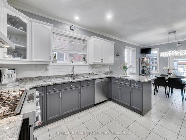 436 Gilbert Ave, House semidetached with 3 bedrooms, 4 bathrooms and 5 parking in Toronto ON | Image 3