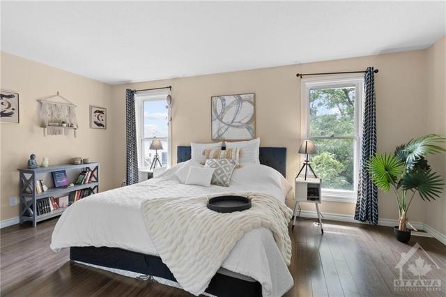 d - 284 Dalehurst Drive, Townhouse with 3 bedrooms, 2 bathrooms and 2 parking in Ottawa ON | Image 13