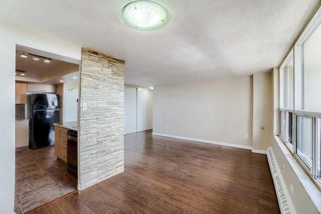 608 - 3120 Kirwin Ave, Condo with 3 bedrooms, 2 bathrooms and 1 parking in Mississauga ON | Image 4