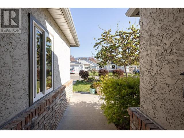 742 Southwind Drive, House detached with 3 bedrooms, 2 bathrooms and 4 parking in Kelowna BC | Image 5