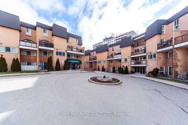 2032 - 100 Mornelle Crt, Townhouse with 2 bedrooms, 2 bathrooms and 1 parking in Toronto ON | Image 1