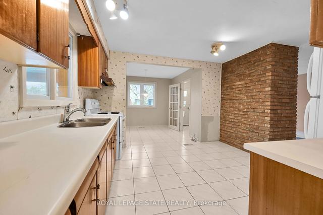 3 Talisman Crt, House detached with 3 bedrooms, 2 bathrooms and 3 parking in Hamilton ON | Image 4