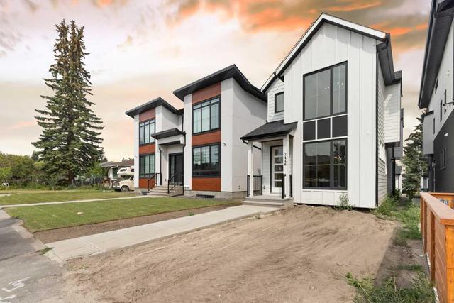 2446 23 Street Nw, Home with 4 bedrooms, 3 bathrooms and 2 parking in Calgary AB | Image 2