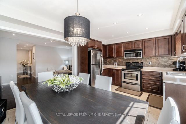 120 Keystar Crt, House attached with 3 bedrooms, 3 bathrooms and 3 parking in Vaughan ON | Image 2