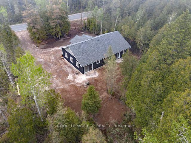 581 Pike Bay Rd, House detached with 3 bedrooms, 2 bathrooms and 8 parking in Northern Bruce Peninsula ON | Image 2