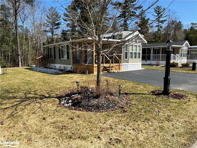111 Madawaska Trail, House detached with 2 bedrooms, 1 bathrooms and 2 parking in Wasaga Beach ON | Image 1