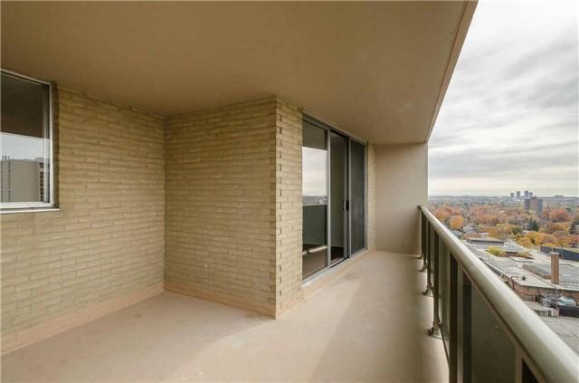 2010 - 812 Burnhamthorpe Rd, Condo with 3 bedrooms, 2 bathrooms and 1 parking in Toronto ON | Image 7