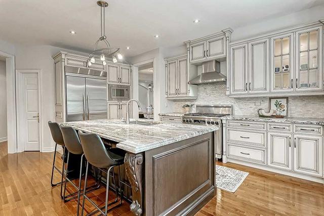 5401 Duchess Crt, House detached with 4 bedrooms, 4 bathrooms and 5 parking in Burlington ON | Image 2