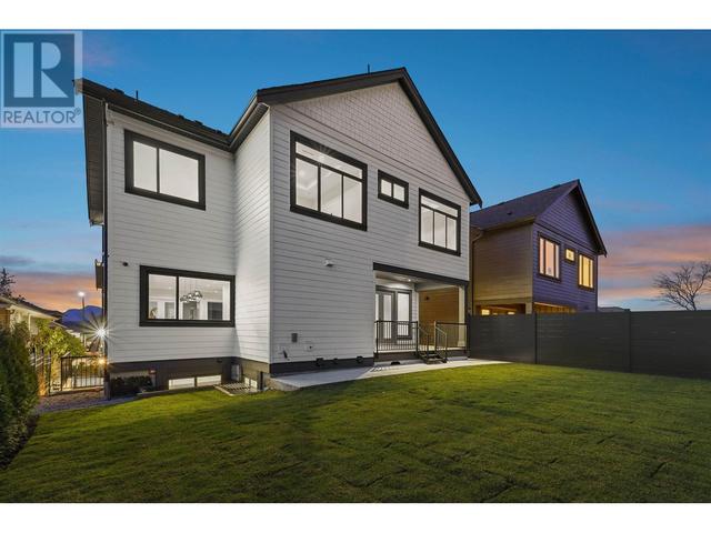 21980 Isaac Crescent, House detached with 7 bedrooms, 7 bathrooms and 6 parking in Maple Ridge BC | Image 38