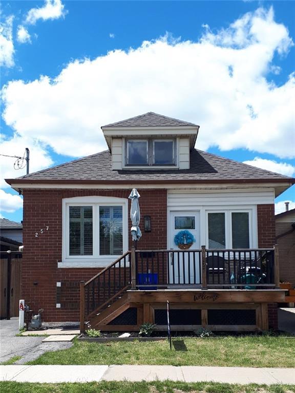 257 Tragina Avenue N, House detached with 3 bedrooms, 1 bathrooms and 1 parking in Hamilton ON | Image 1