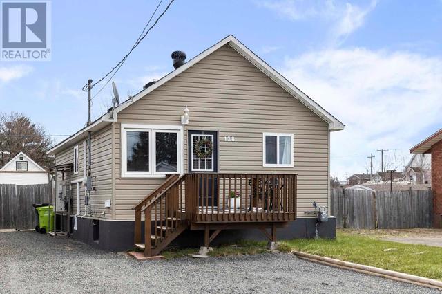 128 Mcfadden Ave, House detached with 3 bedrooms, 2 bathrooms and null parking in Sault Ste. Marie ON | Image 1