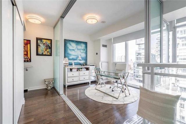uph14 - 21 Nelson St, Condo with 1 bedrooms, 2 bathrooms and 2 parking in Toronto ON | Image 14