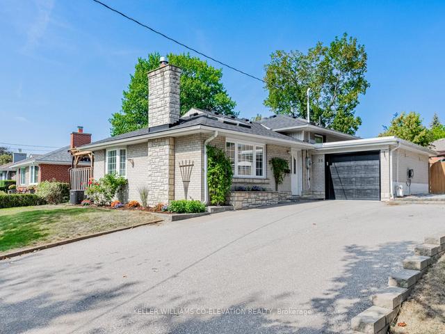 18 Barwell Cres, House detached with 3 bedrooms, 2 bathrooms and 5 parking in Toronto ON | Image 1