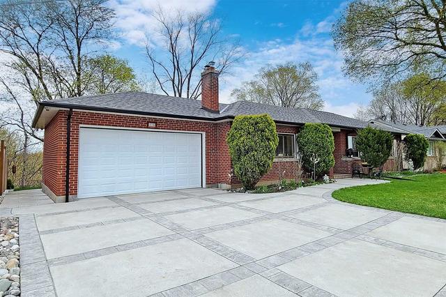 118 Hadrian Dr, House detached with 3 bedrooms, 3 bathrooms and 8 parking in Toronto ON | Image 1