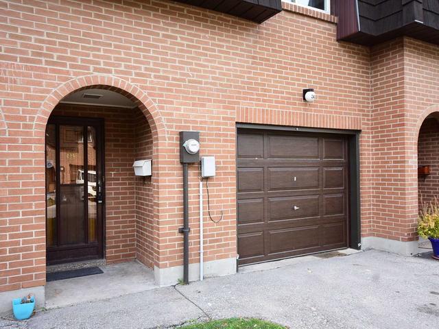 30 Darras Crt, Townhouse with 4 bedrooms, 2 bathrooms and 1 parking in Brampton ON | Image 34