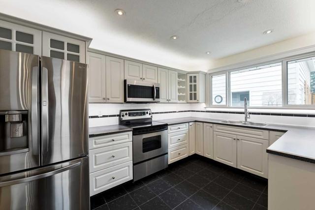 2412 Langriville Drive Sw, House detached with 3 bedrooms, 2 bathrooms and 3 parking in Calgary AB | Image 12