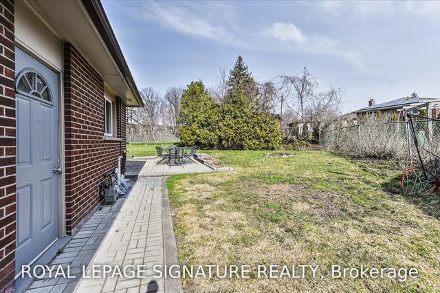 25 Squirewood Rd, House detached with 4 bedrooms, 2 bathrooms and 6 parking in Toronto ON | Image 15