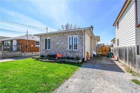 11 King St, House detached with 3 bedrooms, 2 bathrooms and 2 parking in Thorold ON | Card Image