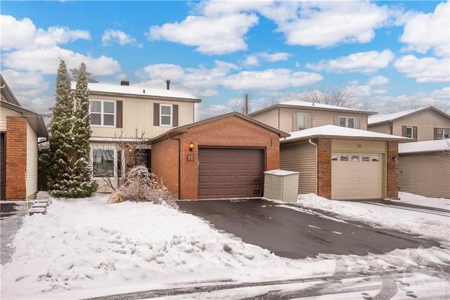 17 Brando Crescent, House detached with 3 bedrooms, 3 bathrooms and 3 parking in Ottawa ON | Card Image