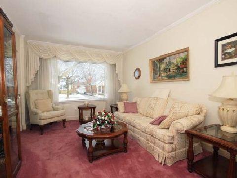86 Presley Ave, House detached with 2 bedrooms, 1 bathrooms and 2 parking in Toronto ON | Image 3