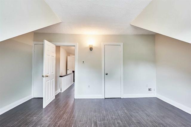 28 Leyton Ave, House detached with 2 bedrooms, 1 bathrooms and 1 parking in Toronto ON | Image 11