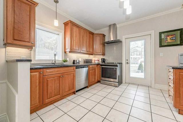 39 Delhi St, House detached with 3 bedrooms, 5 bathrooms and 2 parking in Guelph ON | Image 2